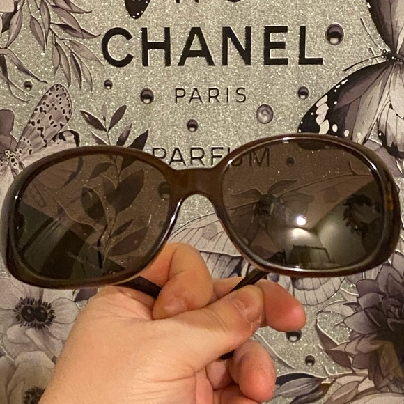 Chanel 5113 c.538/73 Sunglasses Transparent Brown with Black Camellia Flowers - Picture 6 of 16